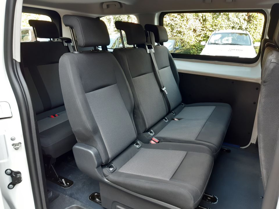 Opel Vivaro 9-Pl&auml;tze-Bus